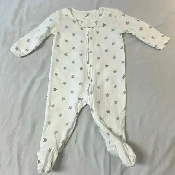 Aden + Anais - Muslin Cotton short sleeve star design Romper/Sleeper. 0-3 months - Picture 1 of 3